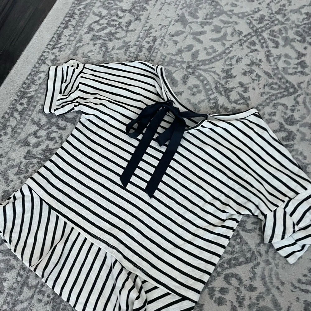 Light grey and Black stripped shirt with black bow accent on back size large - Picture 2 of 3